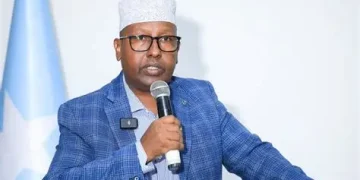 وزير الدفاع يشيد بالتوافق السياسي في غلمدغ