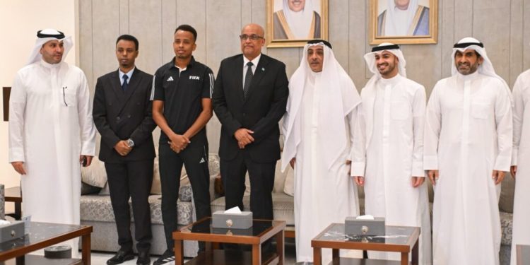 الحكم الصومالي عمر عرتن يدير نهائي الدوري الكويتي