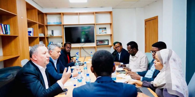 مباحثات لتعزيز الشفافية في إدارة ميناء مقديشو