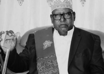 الرئيس الأسبق يعزي في وفاة الإمام محمد يوسف