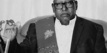الرئيس الأسبق يعزي في وفاة الإمام محمد يوسف