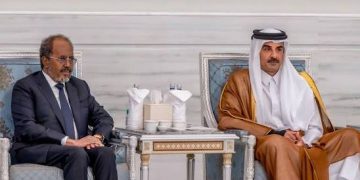 الرئيس الصومالي يلتقي أمير قطر ويقدم التعازي