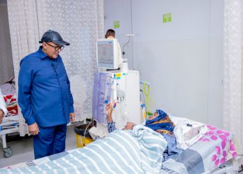 عِرّو يتفقد وحدة الغسيل الكلوي بعد احتجاجات المرضى