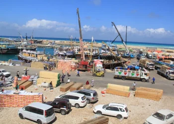 حوار الحكومة والتجار ينهي إغلاق ميناء بوصاصو