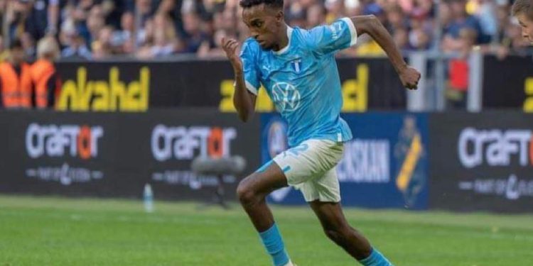 لاعب صومالي يتألق في أوروبا وينضم إلى باوك اليوناني