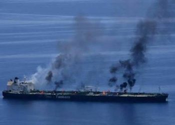استهداف ناقلتي نفط سعوديتين يفاقم توترات البحر الأحمر