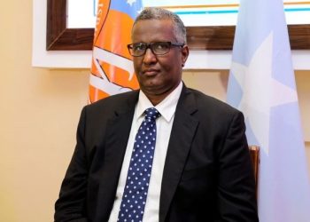 عبدالشكور يدعو الجيش لحماية المدنيين ورفض تهجيرهم