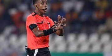 عمر عرتن يتلقى دعــوة يويفـا لدورة تحكيم بجنيف
