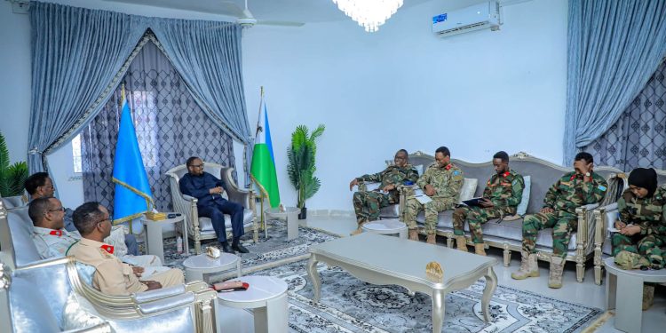 فرطي والجيش الصومالي يبحثان تعزيز الأمن وإصلاح القوات