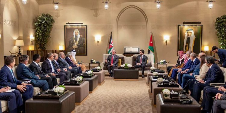 وزير الخارجية الصومالي يبحث التنسيق العربي مع ملك الأردن