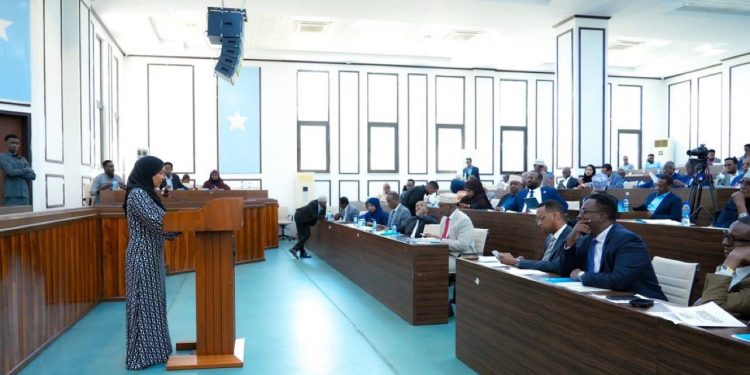 المخزومي تدفع نحو تشريعات جديدة لحماية الأسرة والأطفال