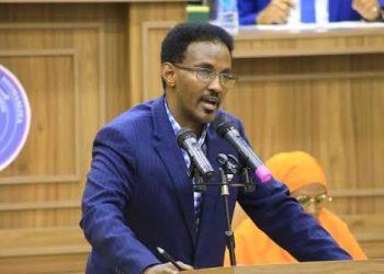 سيناتور صومالي يحتج داخل مجلس الشيوخ على التشريعات