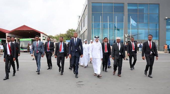 رئيس الوزراء الصومالي يغادر إلى قطر لتعزيز التعاون الثنائي
