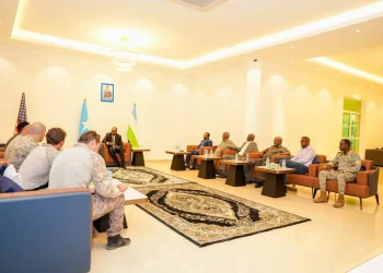 زعيم ولاية بونتلاند يبحث مع وفد أمريكي تعزيز التعاون الأمني