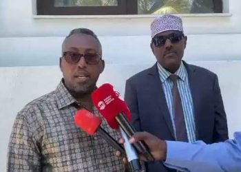 نائبـان صوماليان ينهيان خلافهما بالاعتذار والمصالحة