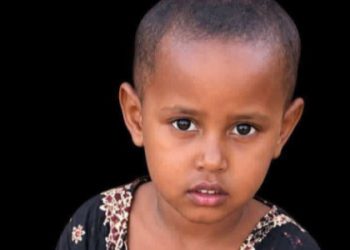 احتجاز ثلاثة أشخاص على خلفية وفاة طفلة في بيدوا
