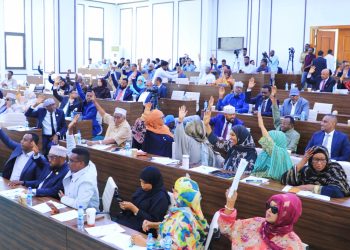 مجلس الشعب يعلّق قرار حمزة بشأن إصلاح الخدمة المدنية