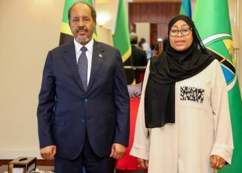 الرئيس الصومالي يعزي نظيرته التنزانية في وفاة زوجها