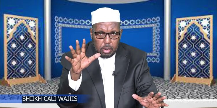 شيخ صومالي يشدد على حصر السلاح بيد الدولة