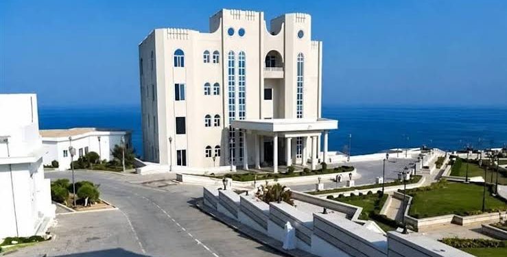 هجوم حوثي على قصر المعاشيق يوقع قتلى وجرحى