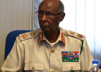 طاهر آذن علمي ثالث ضابط صومالي يبلغ رتبة فريق أول